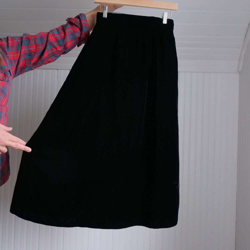 1980s does 50s Prophecy black‎ velvet midi skirt